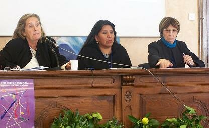 A la derecha, Montserrat Minobis, con representantes de la Red de otros países A la derecha, Montserrat Minobis, con representantes de la Red de otros países