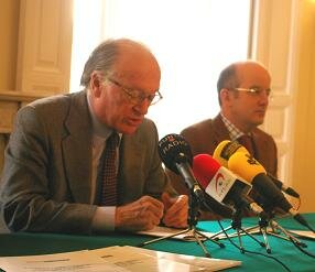 (De izqda a dcha) Nicolás Sartorius, de la Fundación Alternativas y Pedro Brufao, autor del informe (De izqda a dcha) Nicolás Sartorius, de la Fundación Alternativas y Pedro Brufao, autor del informe
